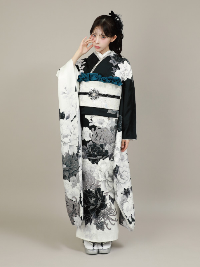 モノトーン×大柄振袖で究極のエレガンスコーデ