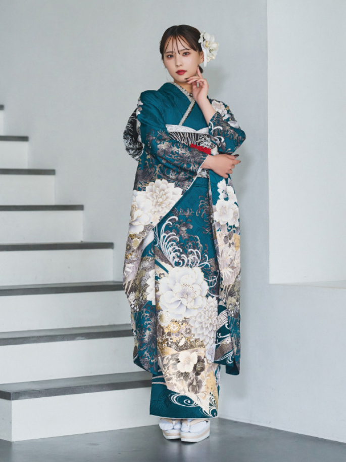 深みのある青緑色で都会的な振袖コーデ